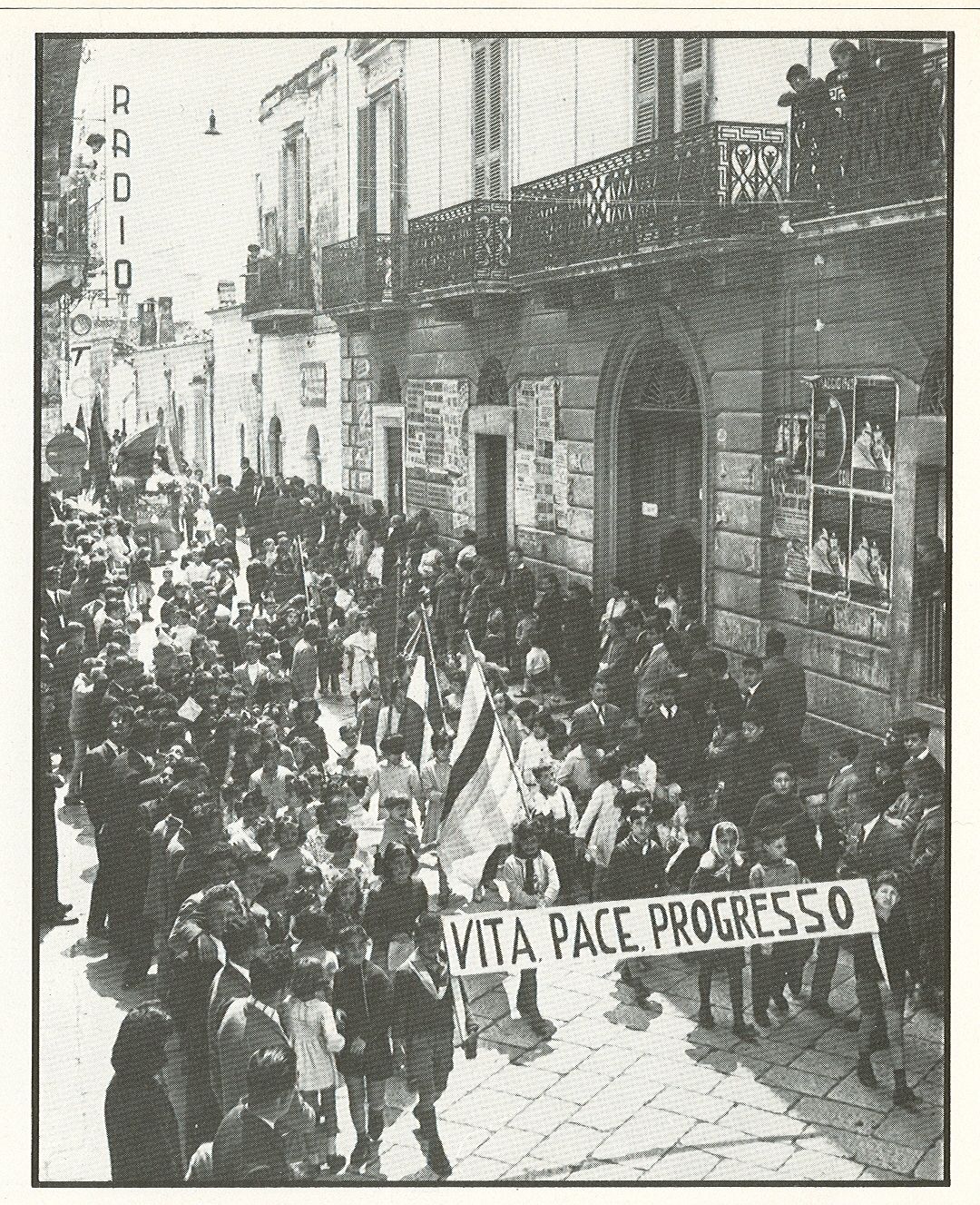 Pionieri Minervino Murge apertura corteo 1 maggio anni 50 compressed