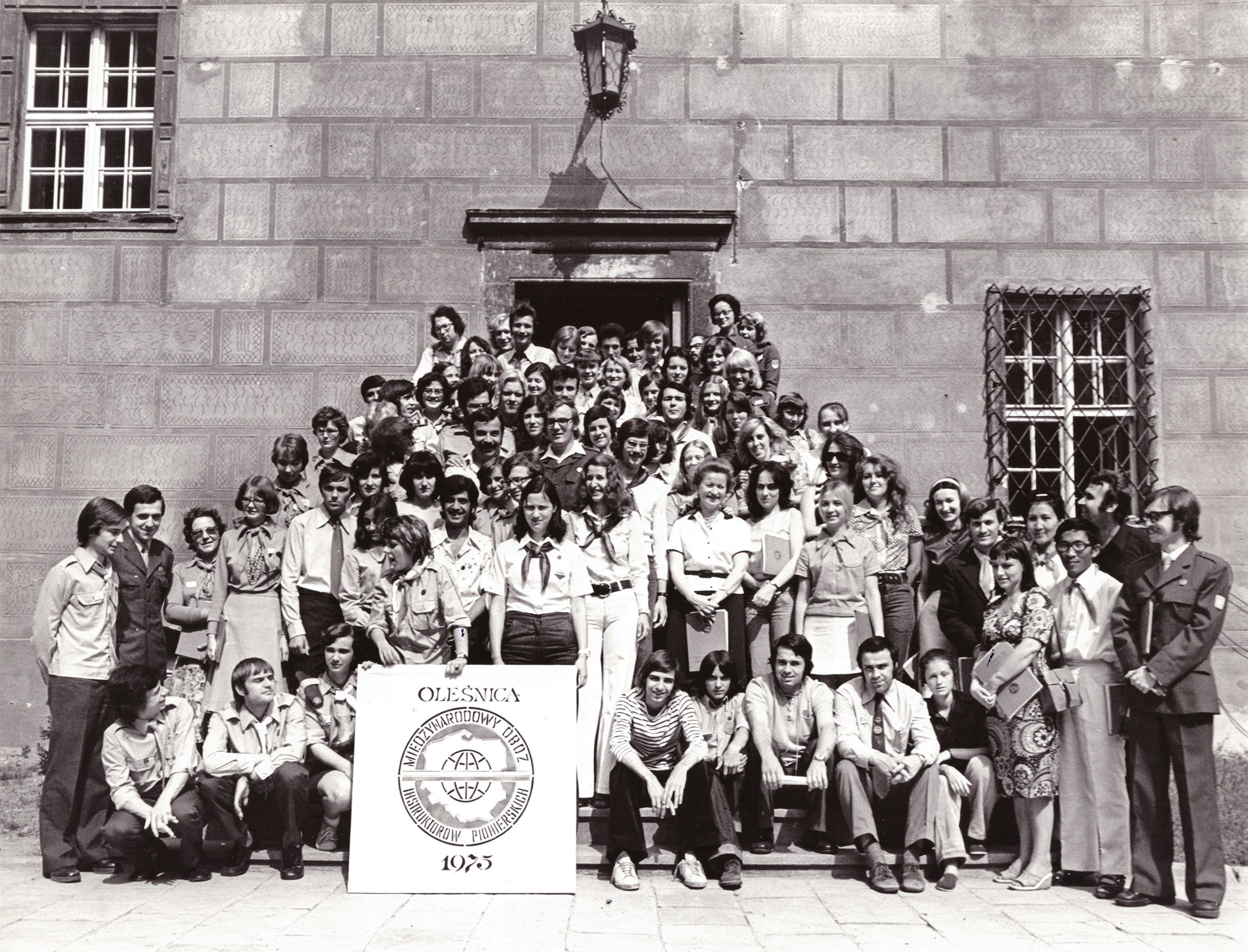 1975 polonia Olesnica gruppo pionieri compressed
