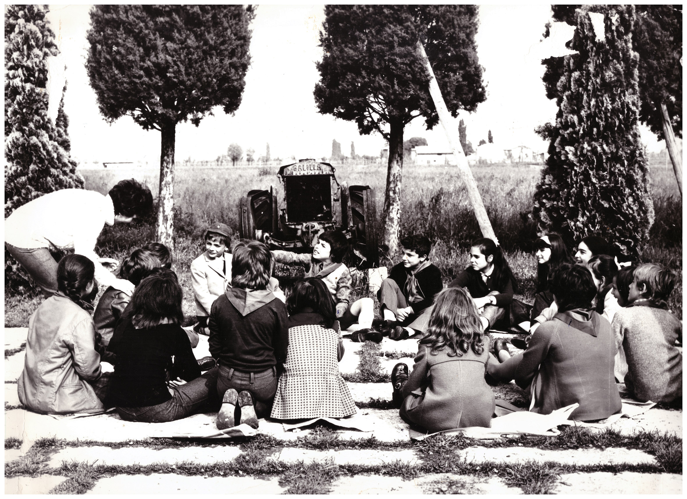 pionieri con trattore dei fratelli Cervi
