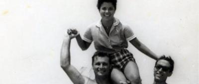 Antonio_Villa_1957_con_due_amici_in_campeggio__Misano_Adriatico