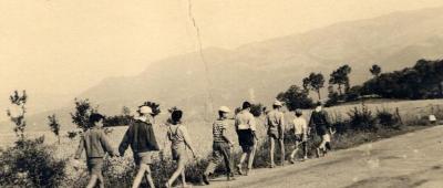 gruppo_Pionierii_1958_campeggio_Sestola_in_escursione